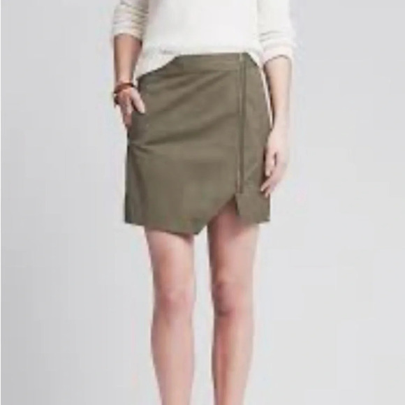 Banana Republic Heritage Collection Side-Zip mini skirt in Black Size 14 - Picture 9 of 9